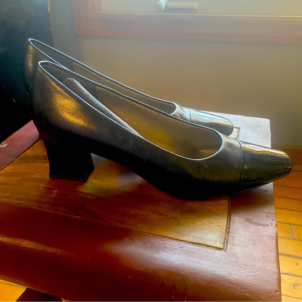Low heel shoe size 9